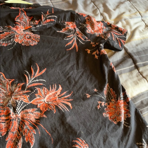 A button up H&M shirt - Picture 6 of 7